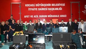 Marmara Depremi'nde hayatını kaybedenler Gölcük'te anıldı