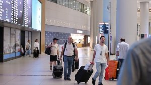 Nijer'deki Türk vatandaşları THY'nin özel seferiyle İstanbul'a geldi