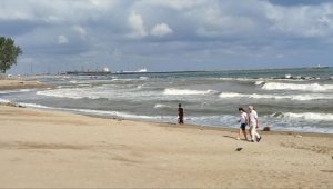 Sakarya'da dalga ve rip akıntısı nedeniyle denize girmek yasaklandı