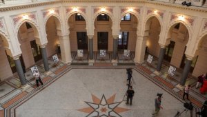 Saraybosna'daki Vijecnica Kütüphanesi'nin yakılışının 31'inci yılı dolayısıyla fotoğraf sergisi açıldı