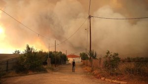 Yunanistan'da yangınların 8'inci gününde tahliyeler sürüyor