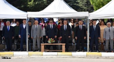 15. Uluslararası MEB Robot Yarışması'nda dünya birinciliği ve ikinciliği elde eden öğrenciler ödüllendirildi