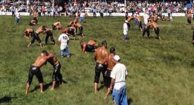 671. Tarihi Elmalı Yağlı Güreşleri'nde sporcu sayısındaki sınırlama kaldırıldı