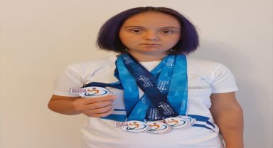 Abdi İbrahim Vakfı bursiyeri milli yüzücü Öztekin, SUDS 2023'te 5 madalya kazandı