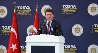 Adalet Bakanı Tunç: (Gezi Parkı davası) Hukuk devletinde sokakları ateşe verenlerin hesabı sorulmayacak mı?