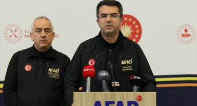 AFAD Başkanı Memiş: Libya'ya 3 kargo uçağını 4'er saat arayla planladık