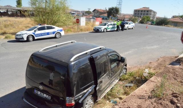 Aksaray'da otomobil ile hafif ticari aracın çarpıştığı kazada 4 kişi yaralandı