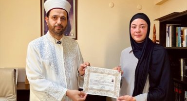 Alman Lina Boettcher, ziyaret için geldiği Bartın'da İslamiyet'i seçti