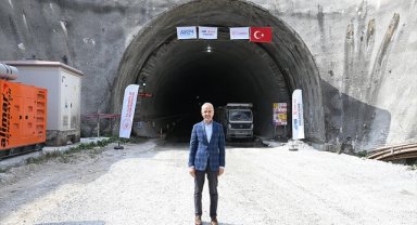 Ankara-İzmir Hızlı Tren Hattı bir yıl erken bitirilerek 2027'de hizmete girecek