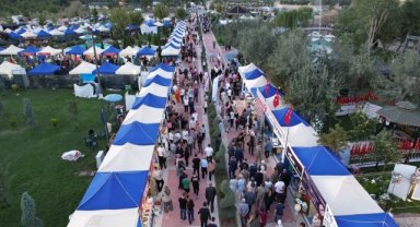 Ankara'nın Çubuk ilçesinde en hızlı turşu kurma ve yeme yarışması düzenlendi