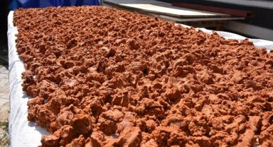 Antalya'da kış sofralarının vazgeçilmez lezzeti "Yelten tarhanası"