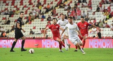 Antalyaspor evinde Yılport Samsunspor'u 2 golle yendi