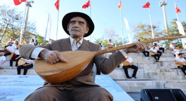 Aşık Veysel memleketi Sivas'ta anıldı 