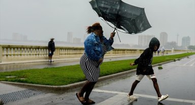 Atlantik Okyanusu'nda ilerleyen Lee Kasırgası'nın hızı 5. kategoriye ulaştı