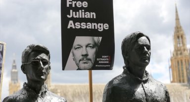 Avustralyalı politikacılar, Assange'ın iade işlemlerinin durdurulması için ABD'ye gidiyor