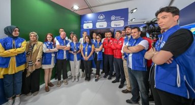 Bakan Tunç ve Selçuk Bayraktar AA'nın TEKNOFEST'teki haber merkezini ziyaret etti