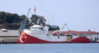 "Barbaros Hayrettin Paşa" sismik araştırma gemisi Trabzon Limanı'na geldi 