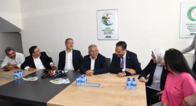 Başkan Büyükkılıç, Akar ve Çiçek İle Birlikte Yeşilay Kayseri Şubesi'ni Ziyaret Etti