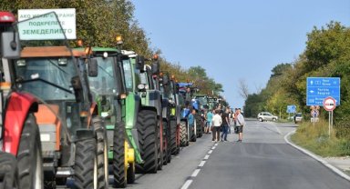 Bulgaristan'da çiftçiler, Ukrayna'dan tahıl ithalatı yasağının kaldırılmasını protesto etti