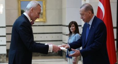 Büyükelçilerden Cumhurbaşkanı Erdoğan'a güven mektubu