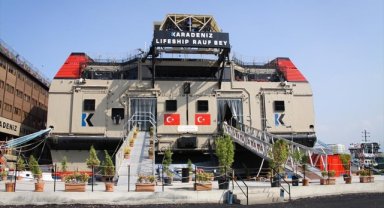 Depremzede lise öğrencileri için "Rauf Bey Gemisi"nde ilk ders zili çaldı