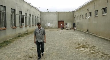 Derviş Zaim'in yönettiği belgesel film Tavuri vizyona giriyor