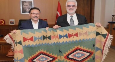 Devlet Tiyatroları Genel Müdürü Karadağlı, Kayseri'de ziyaretlerde bulundu