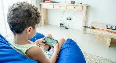 Dijital oyunlardaki yabancı dil çocukların iletişimini olumsuz etkiliyor