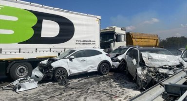 Edirne'de 12 aracın karıştığı zincirleme trafik kazasında 1 kişi öldü, 36 kişi yaralandı