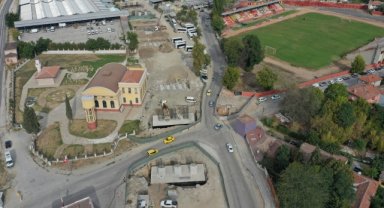 Edirne'de yol ortasındaki tarihi çeşme taşındı