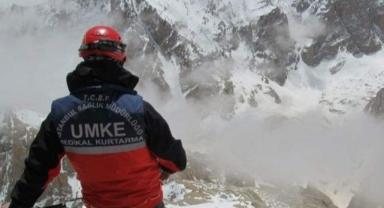 Ekipler Erciye'te mahsur kalan turist için harekete geçti