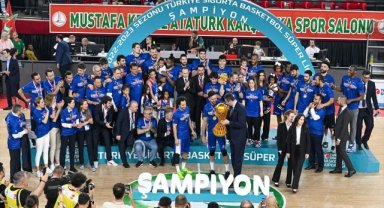 Erkekler basketbolda en fazla şampiyon olan Anadolu Efes, normal sezonda da zirvede