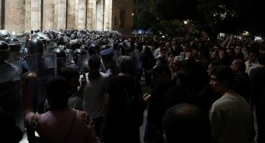 Ermenistan'da iktidarı zorla ele geçirme teşebbüsü ve Başbakan'a suikast iddiasıyla 8 kişi gözaltına alındı