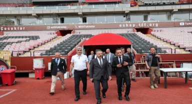 Eskişehir Valisi Aksoy, Yeni Eskişehir Stadyumu'nda incelemelerde bulundu
