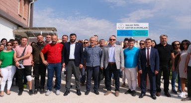 Eskişehir'de sendika üyeleri okulda öğretmenlerin darbedilmesine tepki gösterdi