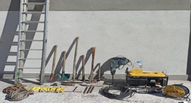 Eskişehir'in Sivrihisar ilçesinde kaçak kazı yaptıkları iddia edilen 2 kişi yakalandı 