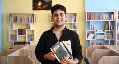 Galatasaray Lisesi'nde okuyan Bingöllü öğrenci projesiyle iki okula kütüphane kurdu