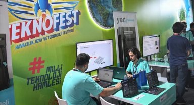 Genç girişimciler, geliştirdikleri elektrikli araç şarj istasyonu ile TEKNOFEST İzmir'de