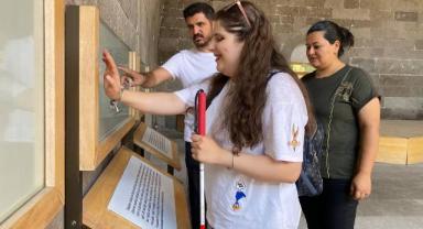 Görme engelli Selin, Selçuklu Uygarlığı Müzesi’ni bağımsız gezme hayaline kavuştu