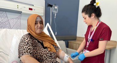 Görme kaybı şikayetiyle gittiği hastanede beyninden portakal büyüklüğünde kitle çıkartıldı