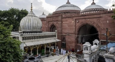 Hindistan'da 8 asırlık dergah "barışçıl anlayışla" her dinden yüzbinlerce insanı ağırlıyor