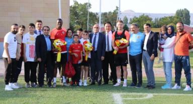 İl Millî Eğitim Müdürü Karaköse’den Kayserispor antrenmanına ziyaret
