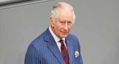 İngiltere Kralı 3. Charles tahtta ilk yılını doldururken, halk monarşinin geleceği hakkında ikiye bölündü