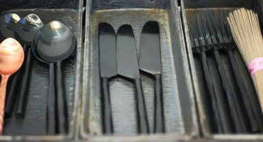 İngiltere tek kullanımlık plastik çatal, bıçak ve tabakları yasaklıyor