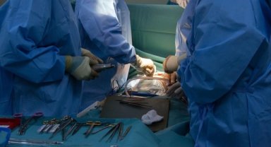 İngiltere'de kadın cerrahlar, meslektaşları tarafından cinsel saldırıya maruz kaldıklarını anlattı