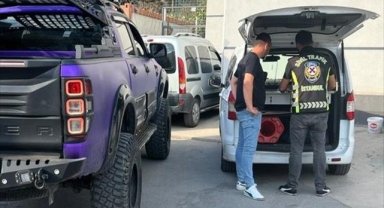 İstanbul'da düğün konvoyunda yolu kapatan 5 sürücü gözaltına alındı 