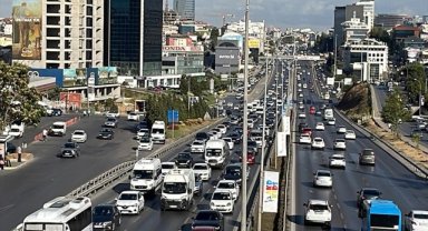 İstanbul'da okulların açılmasının da etkisiyle trafik yoğunluğu yüzde 62'lere çıktı