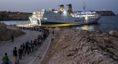 İtalya'nın Lampedusa Adası'nın sakinleri, düzensiz göç konusunda yalnız bırakıldıklarını düşünüyor