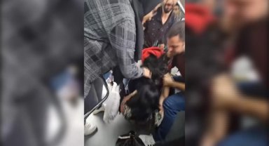 Kartal'da İETT otobüsünde yolcular arasında çıkan koltuk kavgası cep telefonuyla görüntülendi