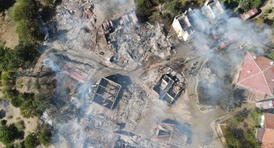 Kastamonu'da çıkan yangında 10 ev yandı